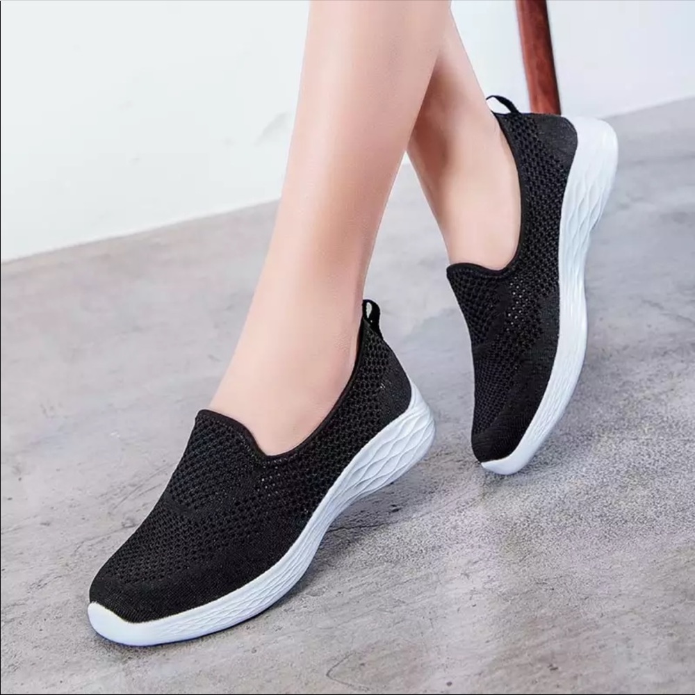 Breathable Black Slip-On/Sneakers